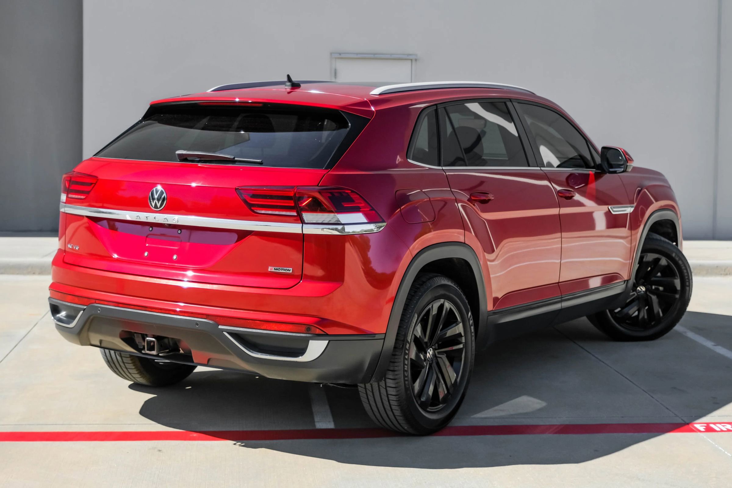 Used 2022 Volkswagen Atlas Cross Sport SE w/ Panoramic Sunroof Package image 3