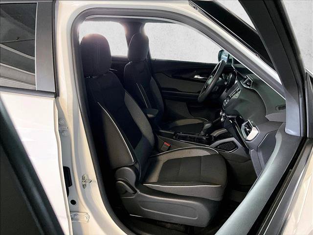 Used 2023 Chevrolet TrailBlazer LT FWD image 9
