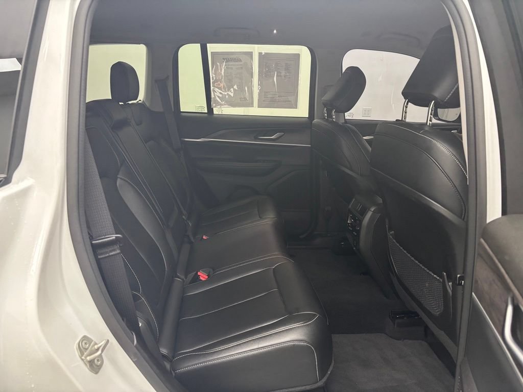 Used 2024 Jeep Grand Cherokee Limited AWD/4WD image 41