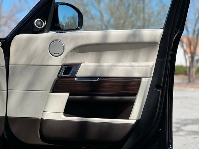Used 2017 Land Rover Range Rover HSE image 22