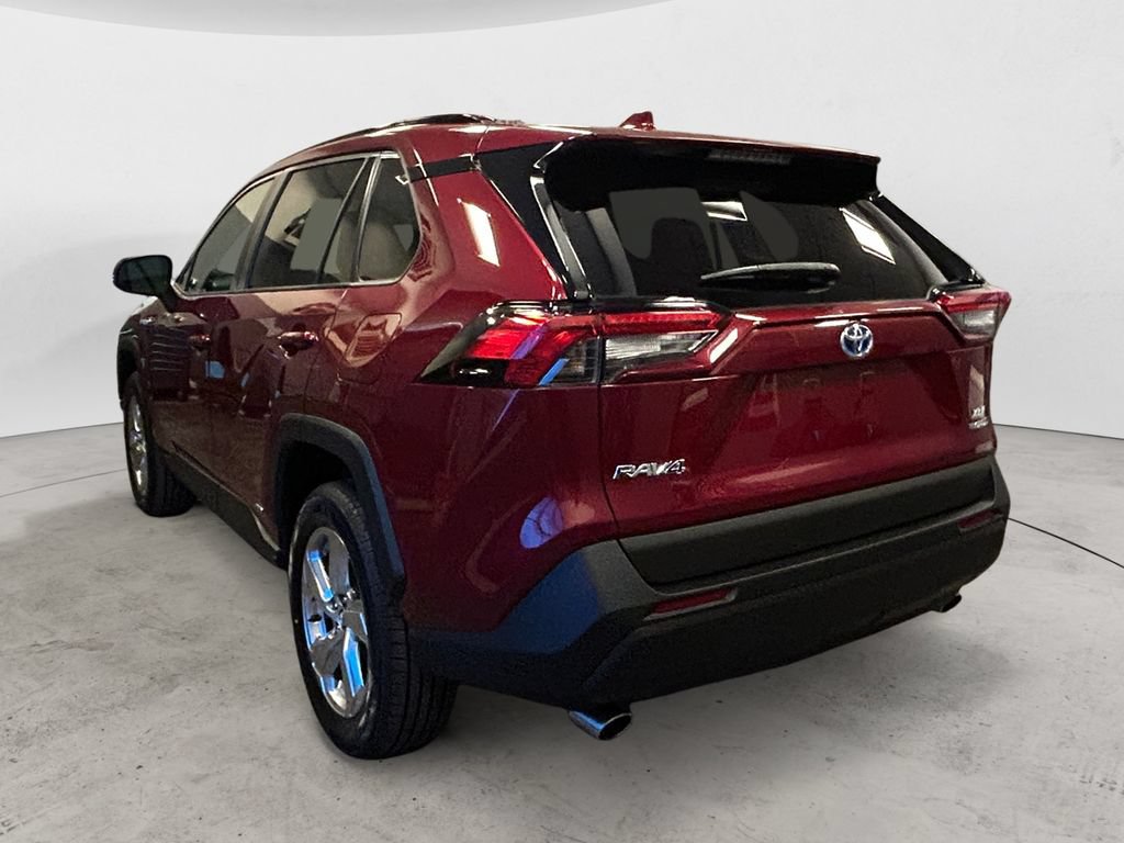 Used 2021 Toyota RAV4 XLE Premium AWD/4WD image 3