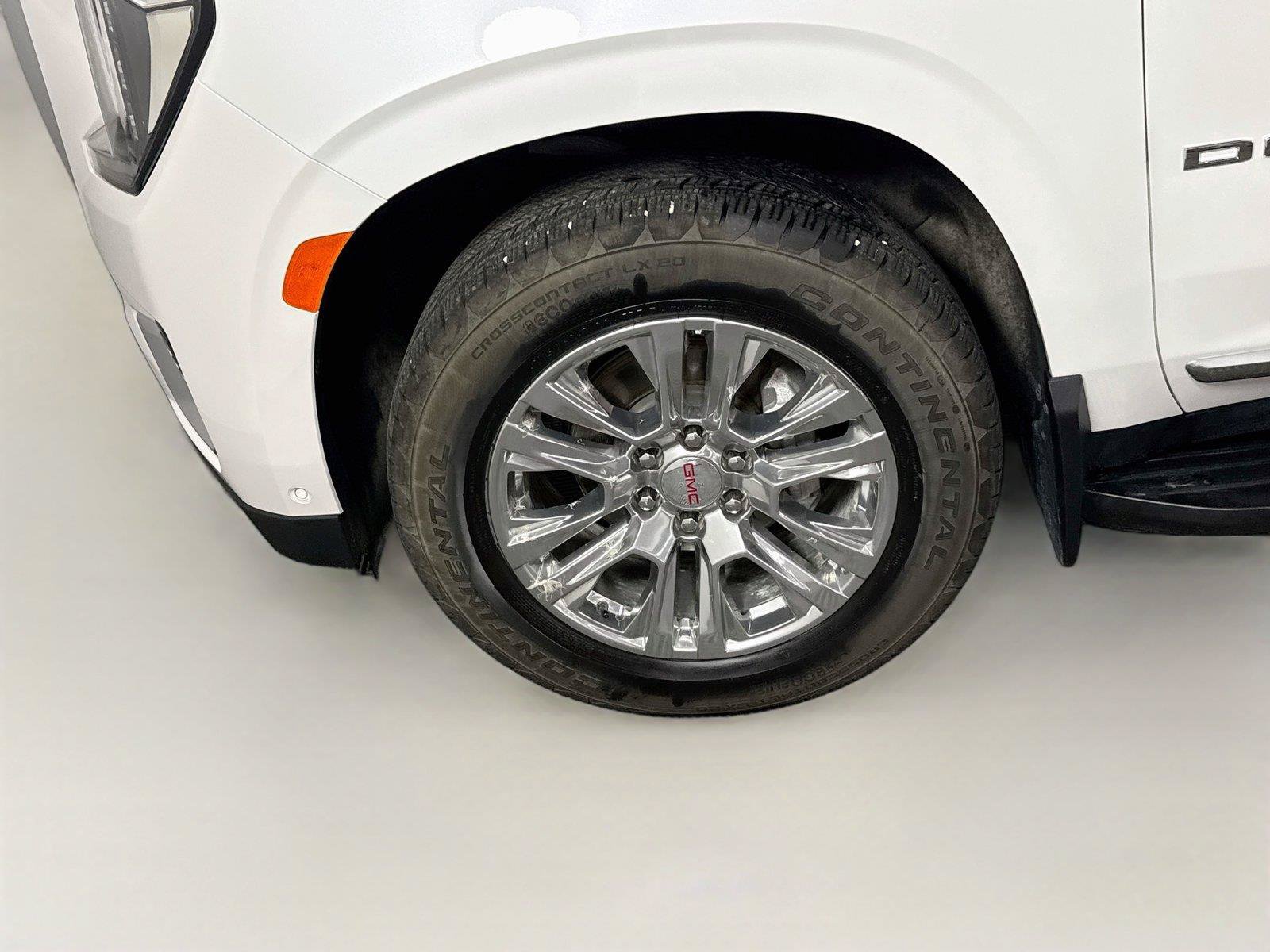 Used 2023 GMC Yukon XL Denali w/ Advanced Technology Package AWD/4WD image 28