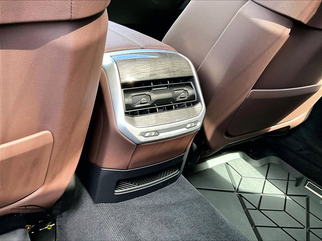 Used 2025 BMW 740i 740i w/ Premium Package image 28