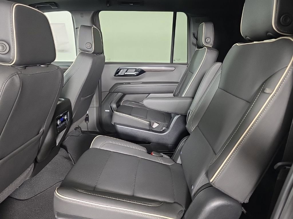 New 2025 Chevrolet Suburban Premier w/ Sun And Tow Package AWD/4WD image 32