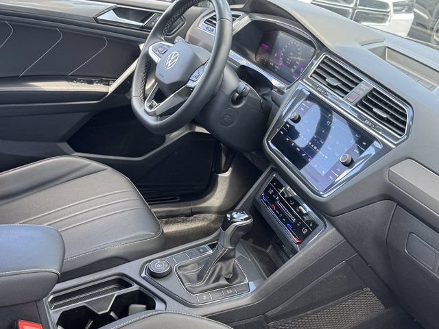 Used 2023 Volkswagen Tiguan SE R-Line AWD/4WD image 13