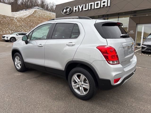 Used 2022 Chevrolet Trax LT w/ LT Convenience Package image 3
