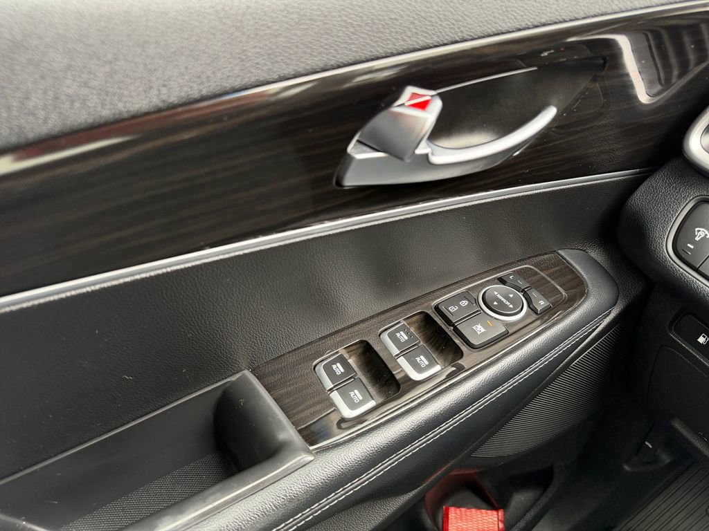 Used 2019 Kia Sorento LX image 11