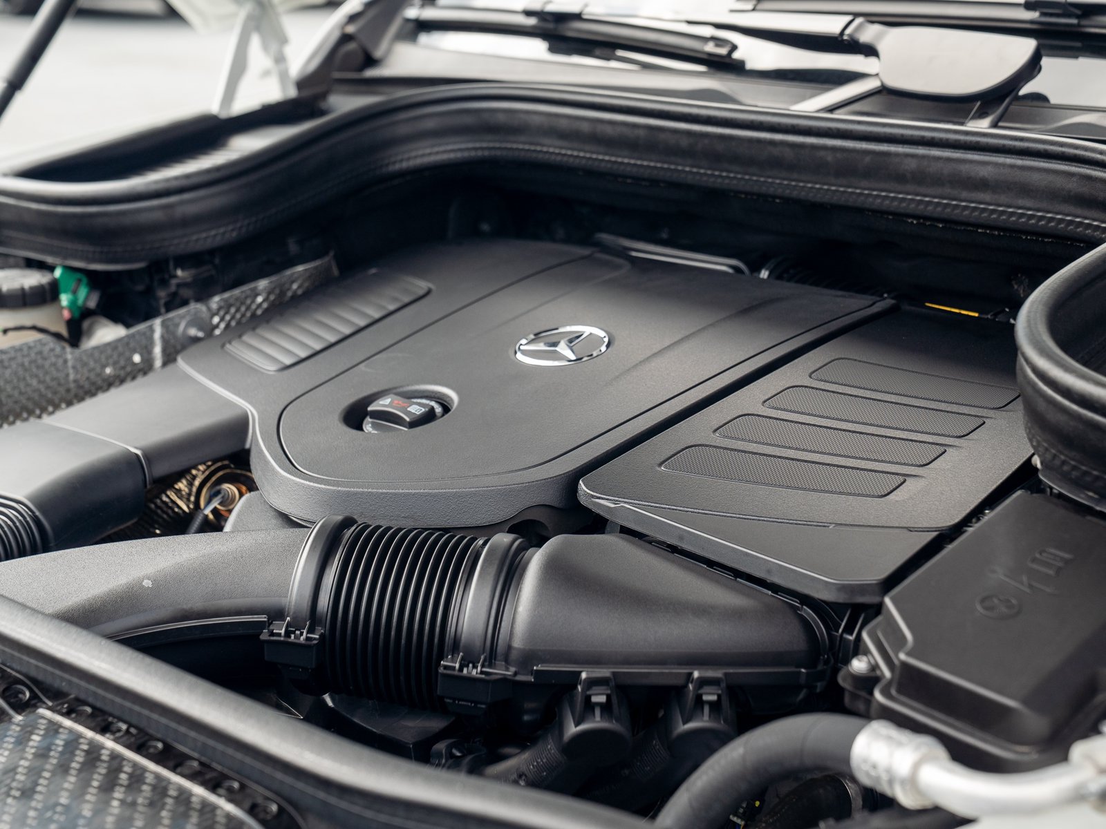 Certified 2025 Mercedes-Benz GLE 450e 4MATIC w/ Driver Assistance Package image 30