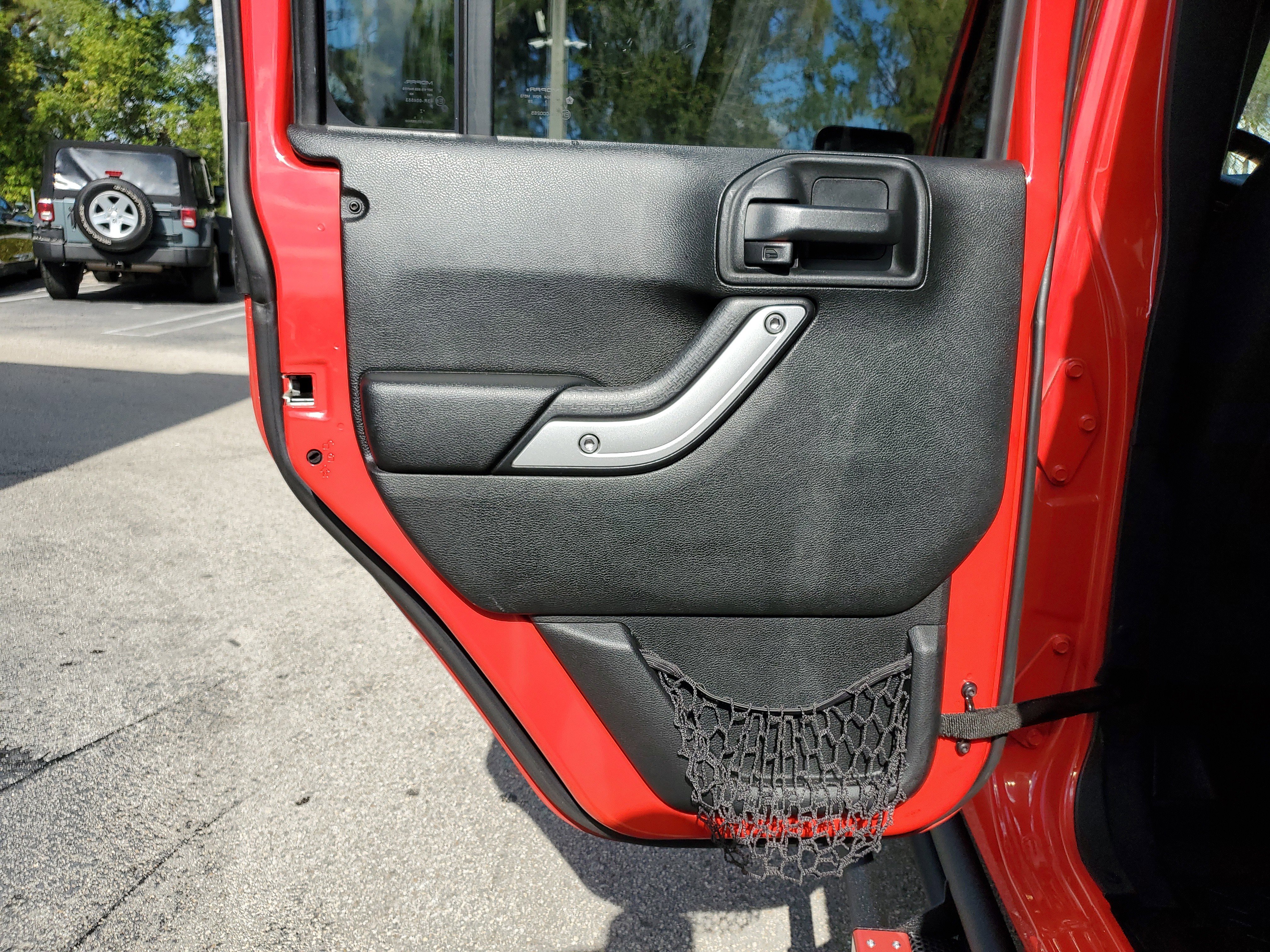 Used 2017 Jeep Wrangler Unlimited Sahara w/ Connectivity Group image 15