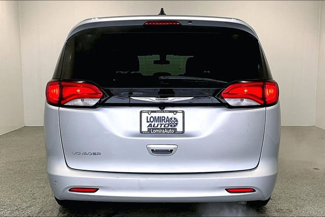 Used 2022 Chrysler Voyager LX image 6