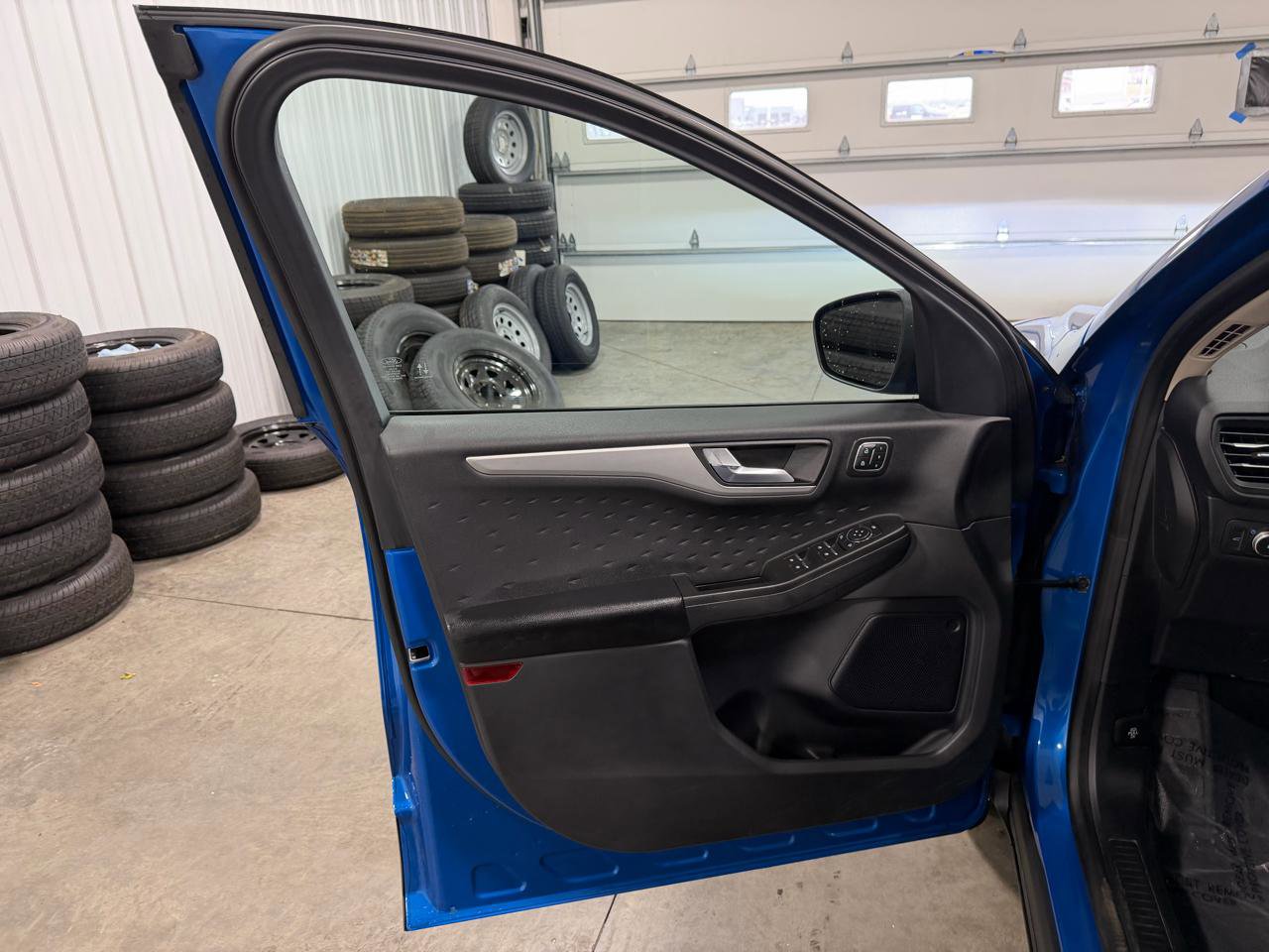 Used 2020 Ford Escape SEL image 34