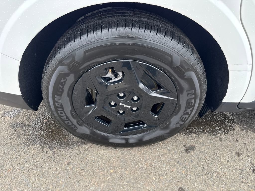 Used 2025 Kia Carnival image 35