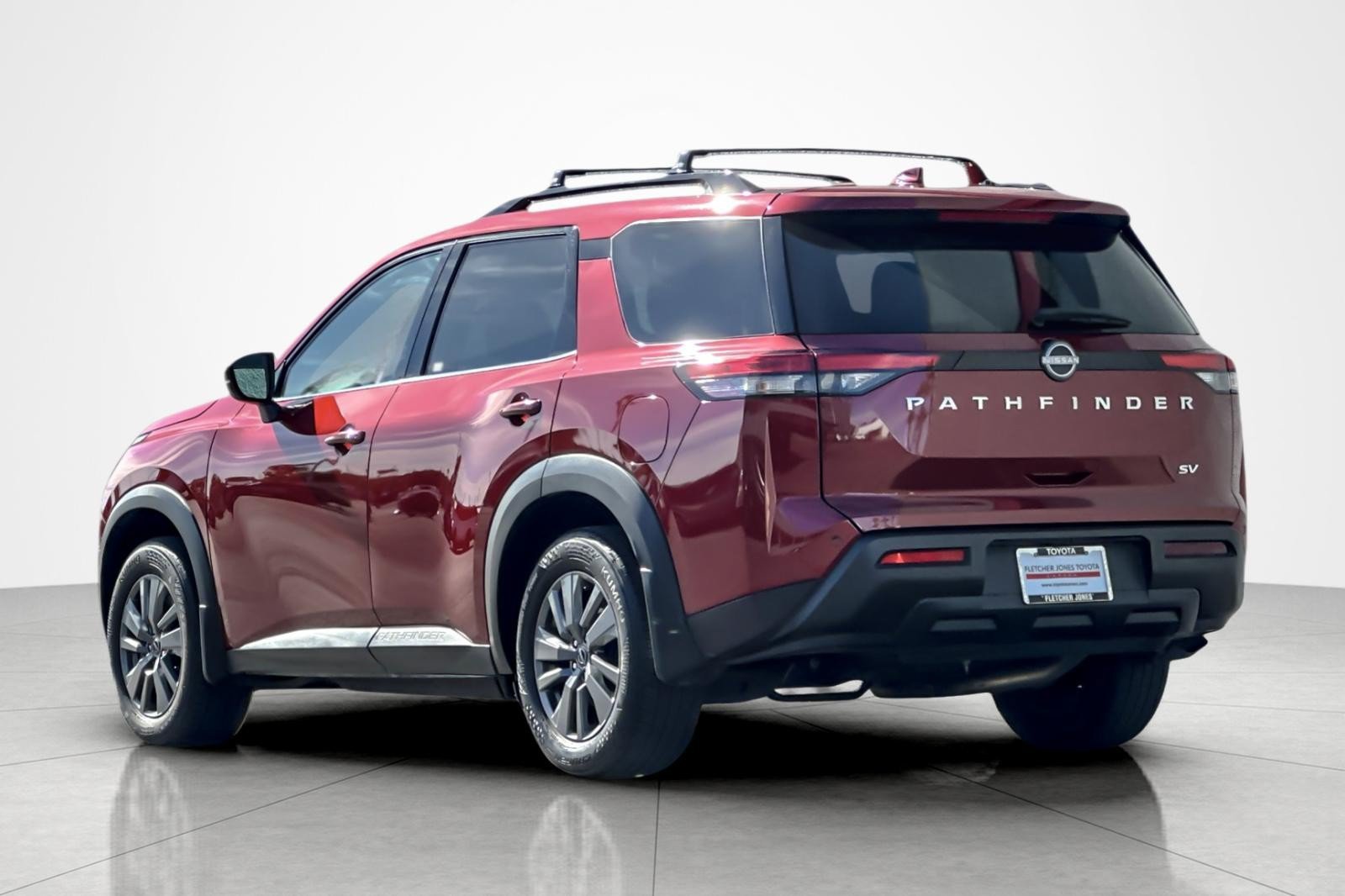 Used 2024 Nissan Pathfinder SV w/ SV Premium Package FWD image 3