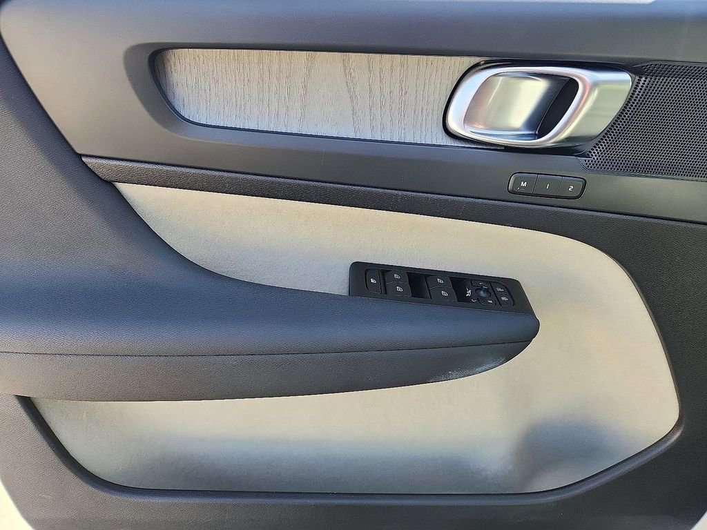 Used 2023 Volvo XC40 B5 Plus w/ Driver Assist Package image 13