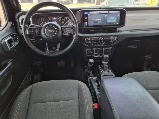 Used 2025 Jeep Gladiator Sport AWD/4WD image 13