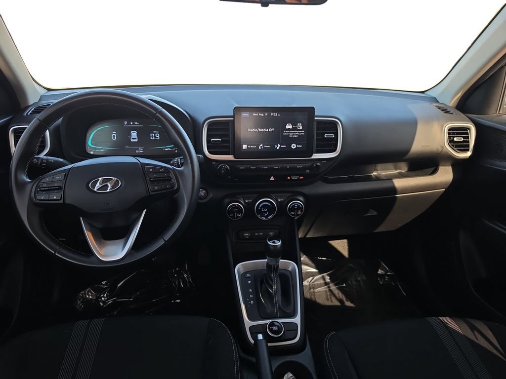 Used 2024 Hyundai Venue SEL FWD image 13