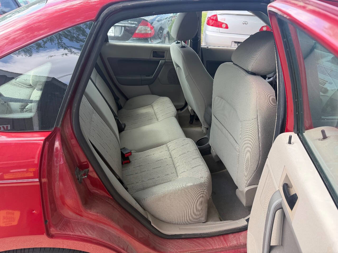 Used 2010 Ford Focus SE FWD image 14