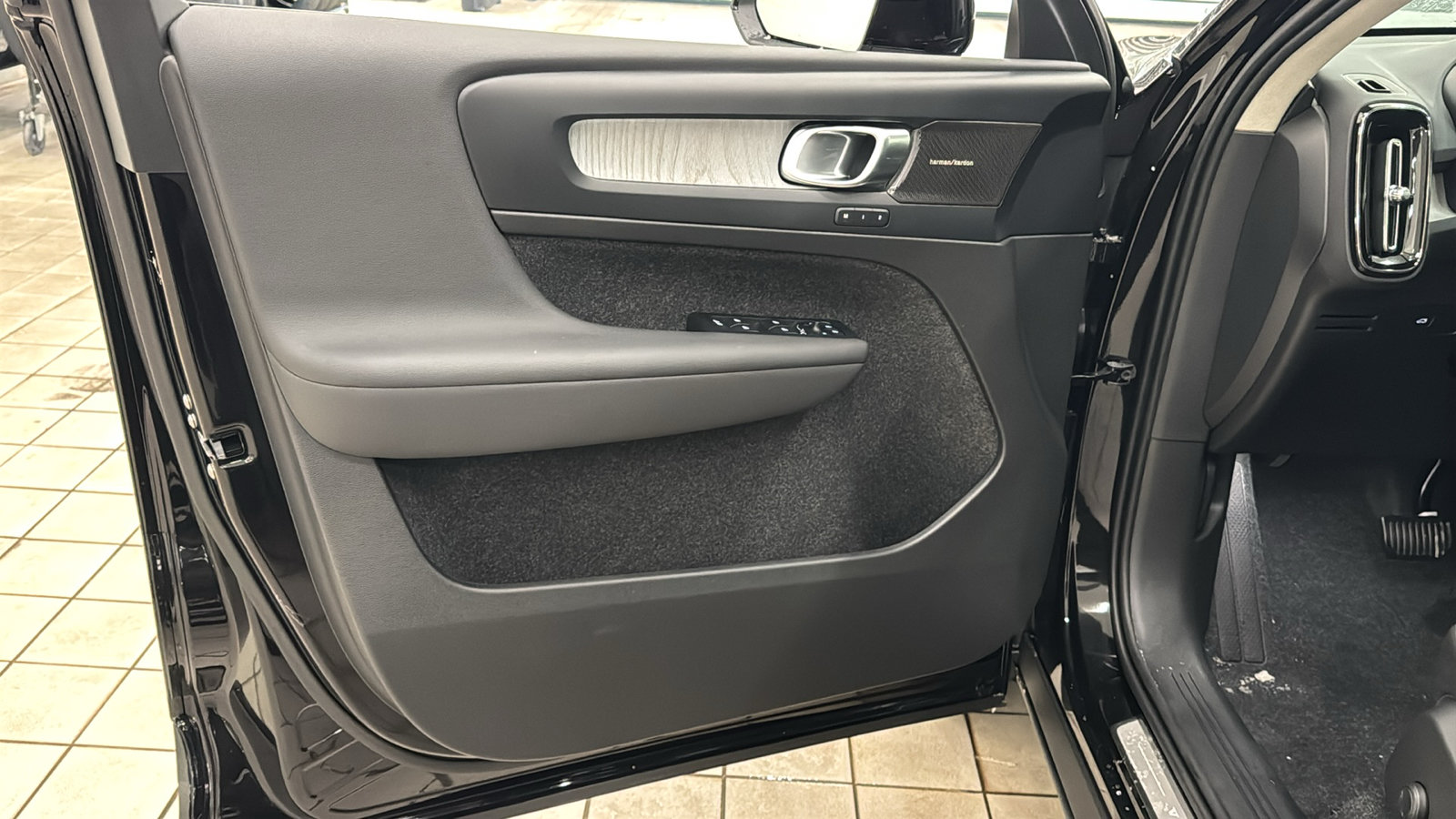 New 2026 Volvo XC40 B5 Ultra w/ Climate Package AWD/4WD image 21