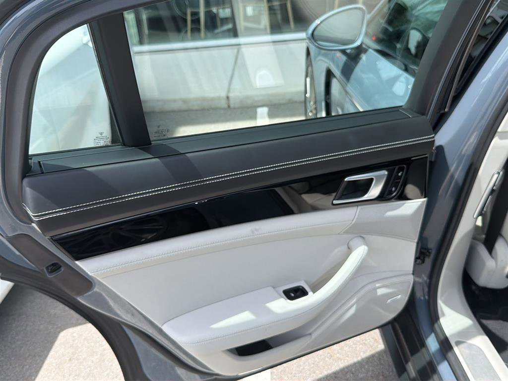 Used 2018 Porsche Panamera 4S AWD/4WD image 8