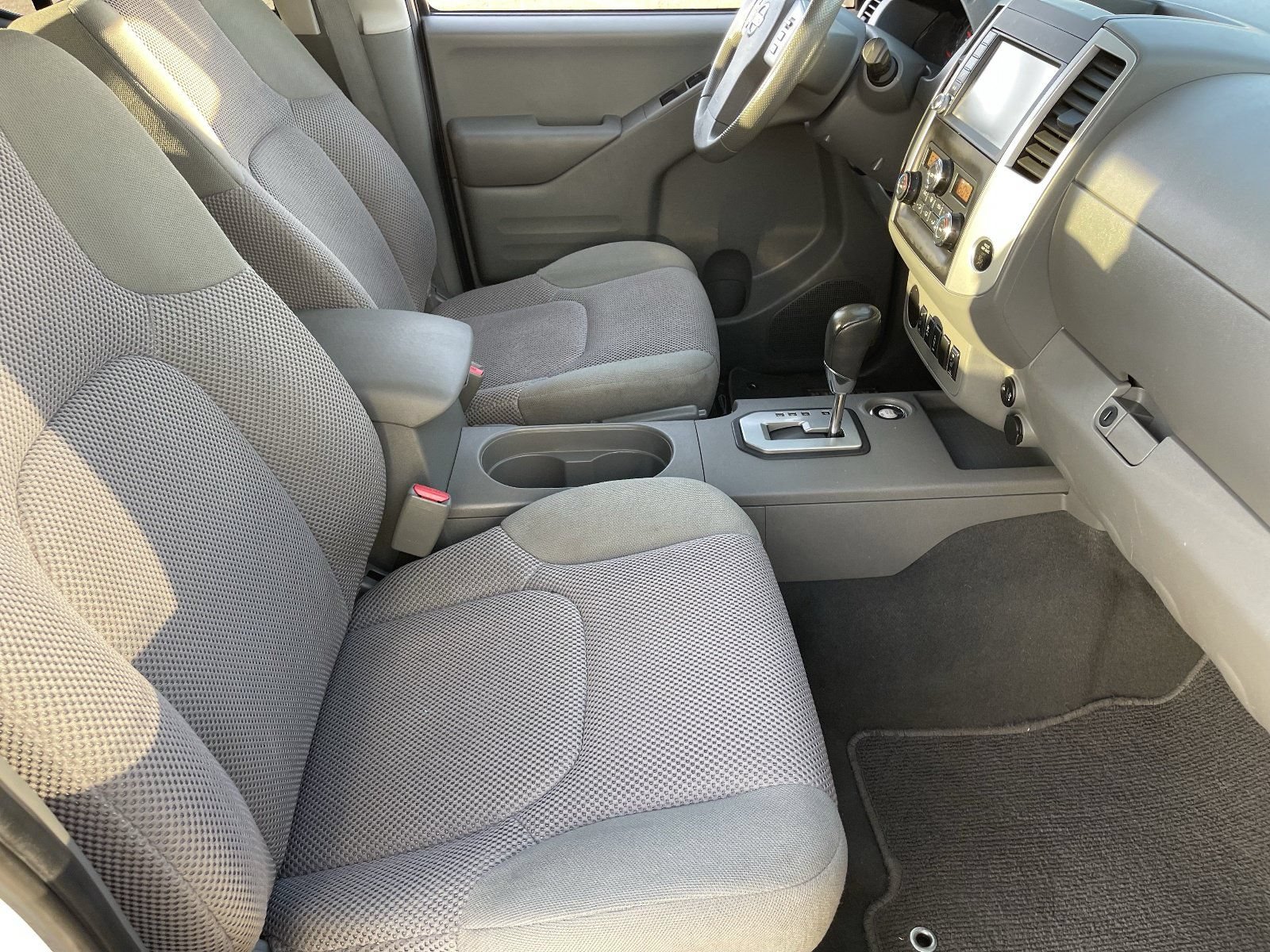 Used 2020 Nissan Frontier SV w/ Midnight Edition Floor Mats RWD image 12