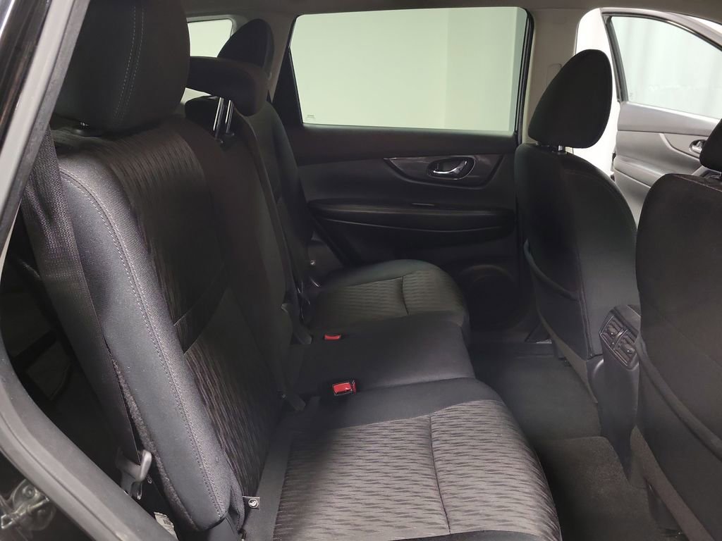 Used 2020 Nissan Rogue SV image 22