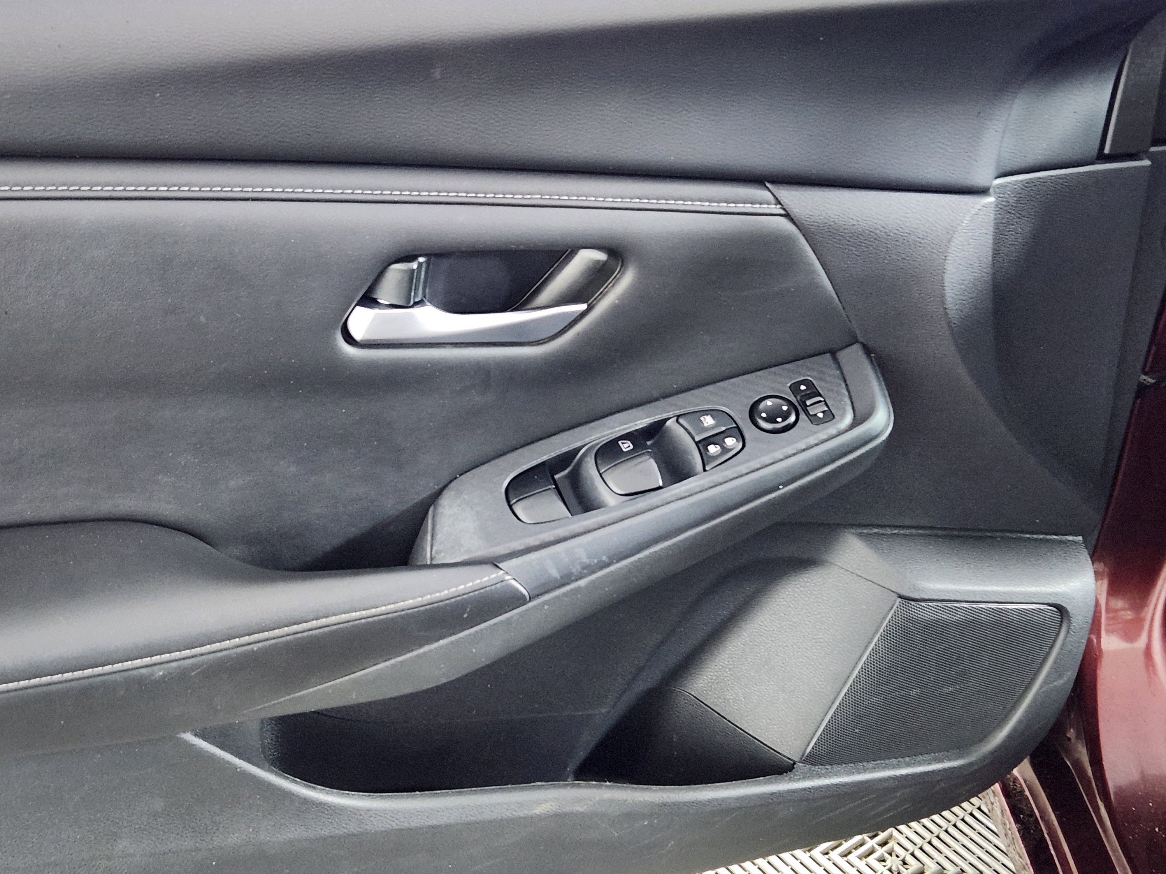Used 2024 Nissan Sentra SV FWD image 16
