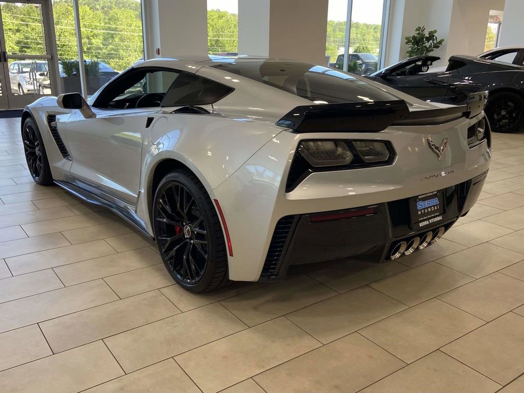 Used 2015 Chevrolet Corvette Z06 w/ 3LZ Preferred Equipment Group image 5