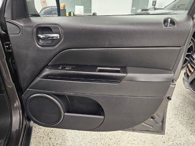 Used 2015 Jeep Patriot High Altitude AWD/4WD image 29