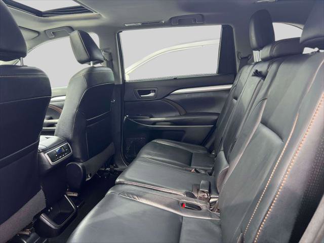 Certified 2017 Toyota Highlander XLE image 12