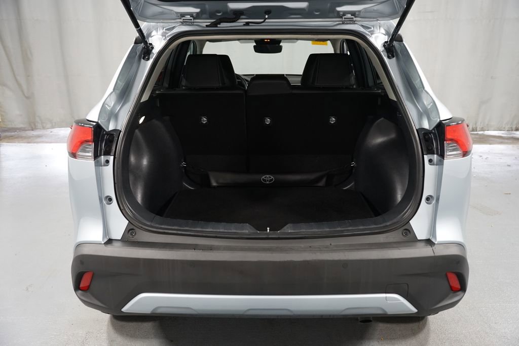 Used 2024 Toyota Corolla Cross XLE image 33