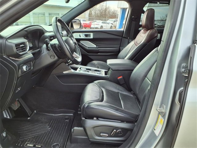 Used 2020 Ford Explorer Platinum w/ Premium Technology Package image 16