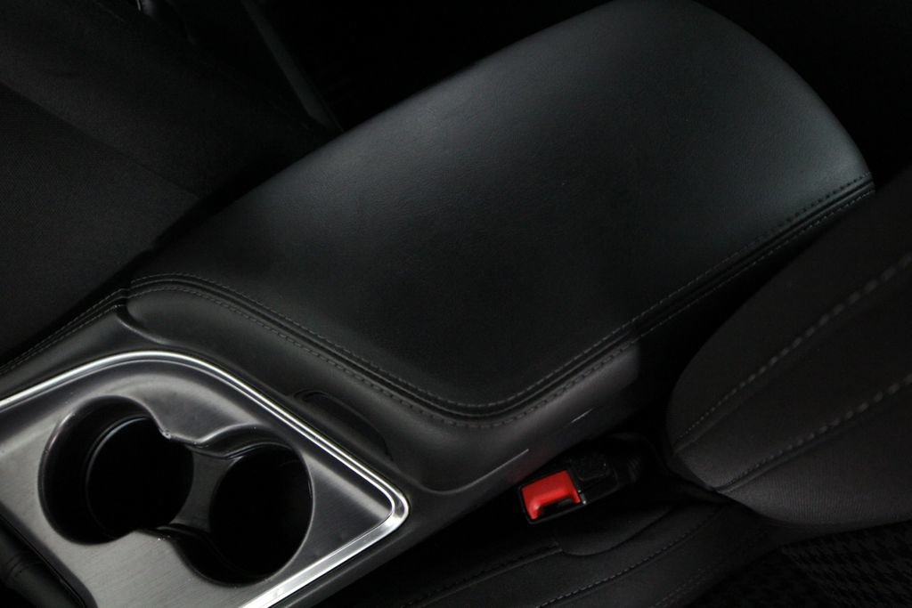 Used 2016 Dodge Challenger R/T w/ Driver Convenience Group RWD image 29