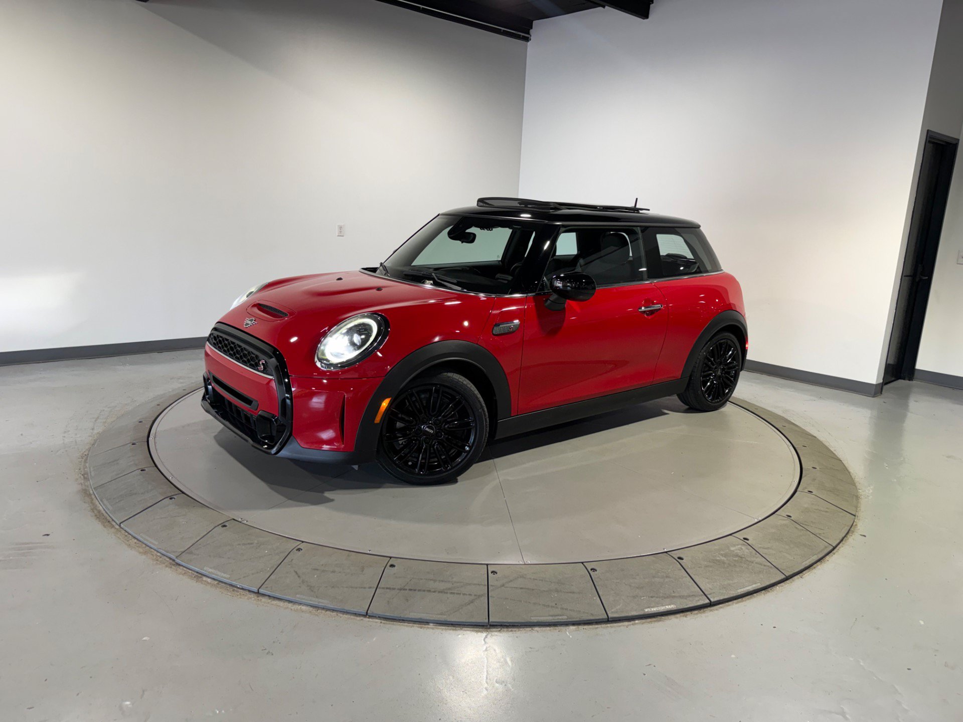 Used 2023 MINI Cooper S FWD image 2