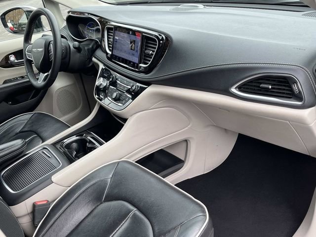 Used 2023 Chrysler Pacifica Limited FWD image 26