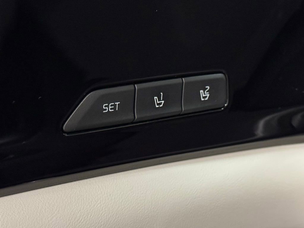 Used 2024 Kia Carnival SX Prestige image 35