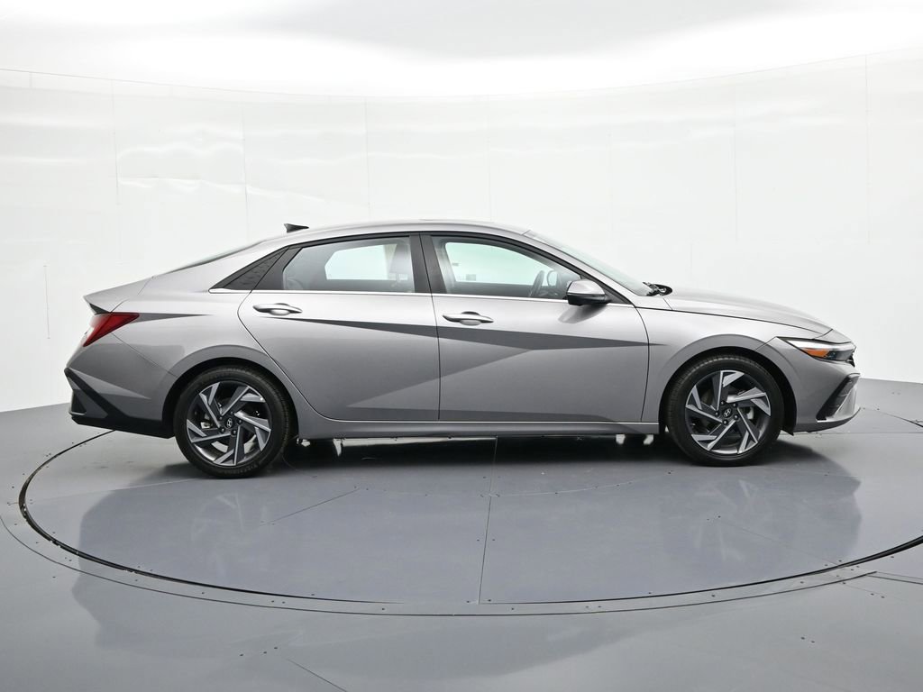 Used 2024 Hyundai Elantra Limited image 5