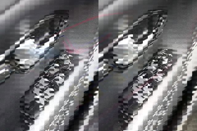 Used 2018 Land Rover Range Rover Evoque SE Premium image 8