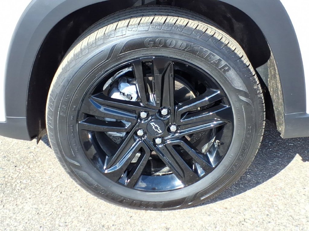 Used 2026 Chevrolet Trax ACTIV w/ Sunroof Package FWD image 9