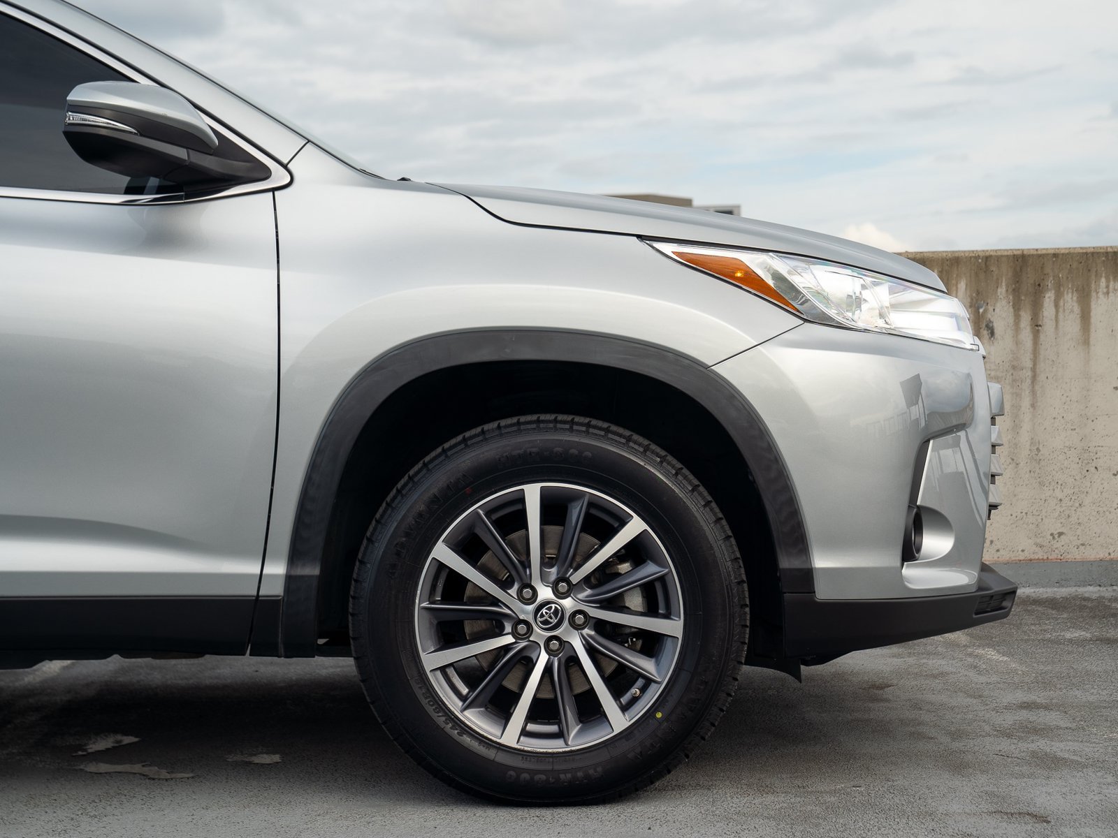 Used 2019 Toyota Highlander XLE FWD image 15