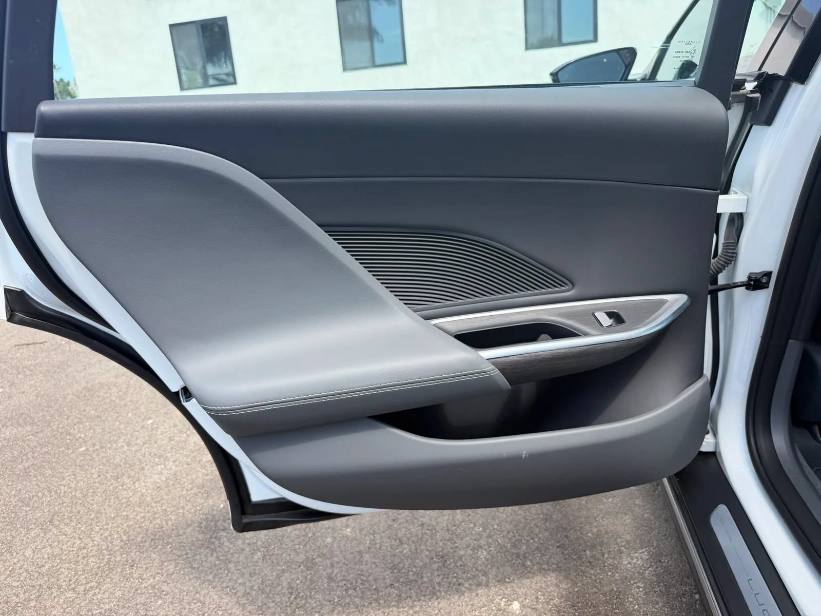 Used 2024 Lucid Air Touring AWD/4WD image 32
