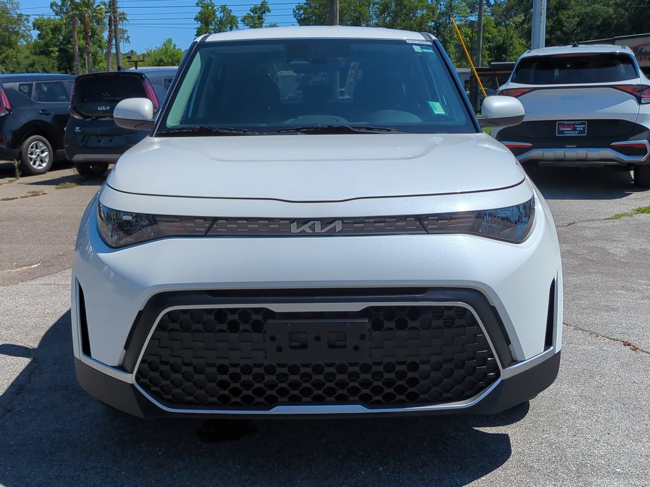 Used 2025 Kia Soul LX w/ LX Technology Package FWD image 9
