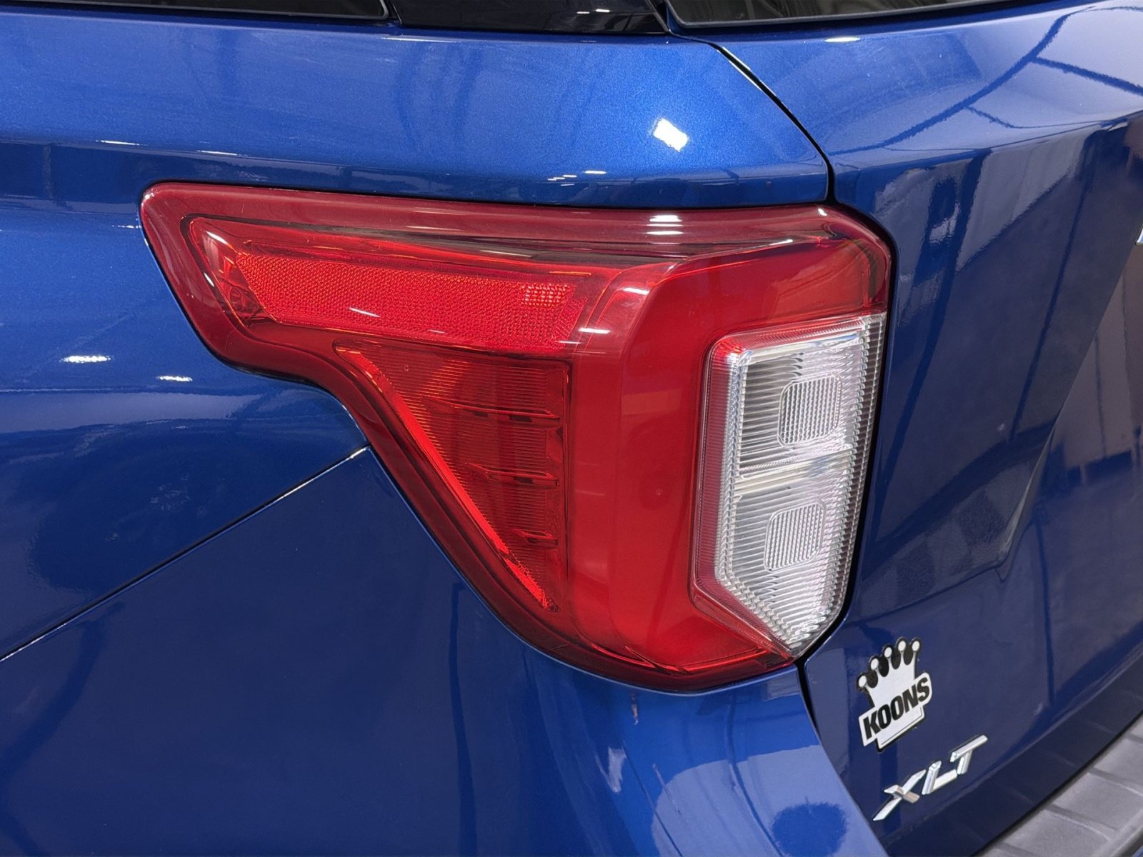 Used 2022 Ford Explorer XLT w/ Equipment Group 202A AWD/4WD image 18