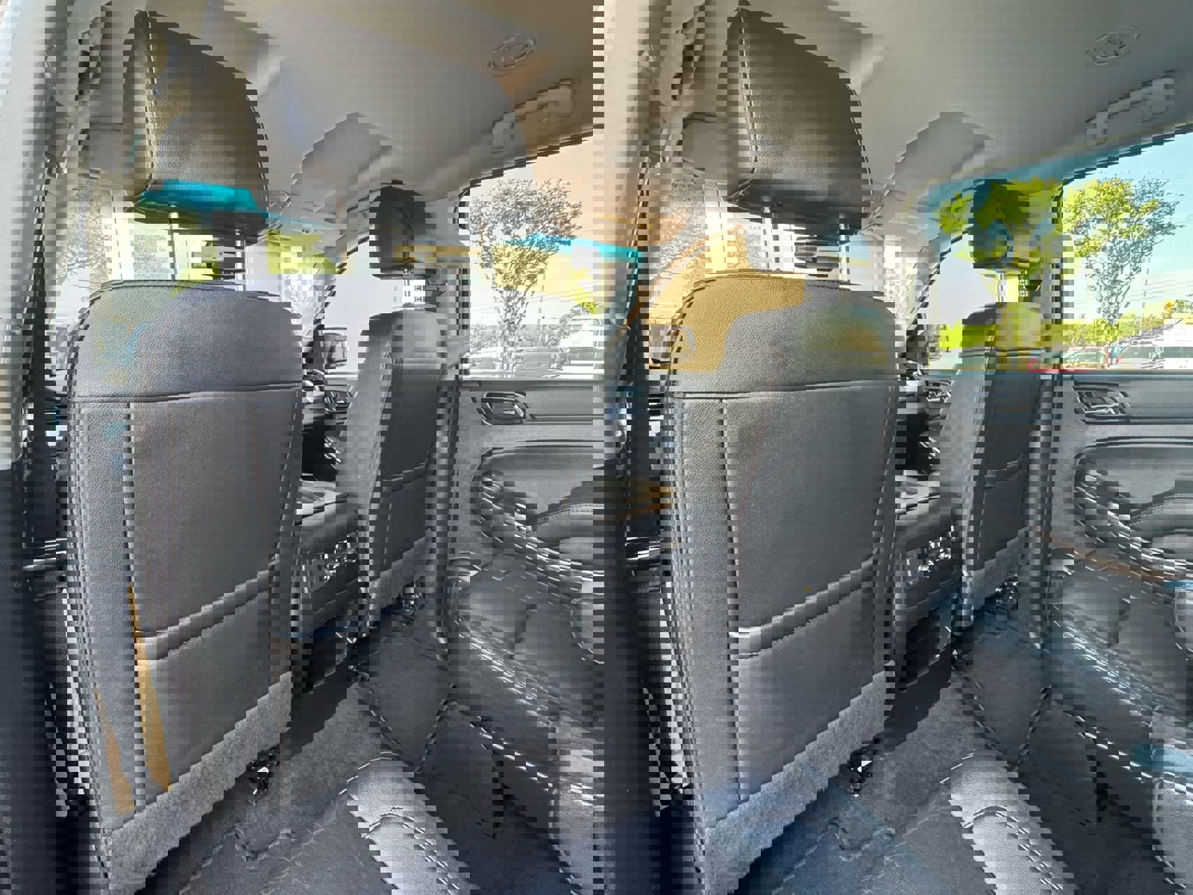 Used 2018 Chevrolet Suburban LT image 31