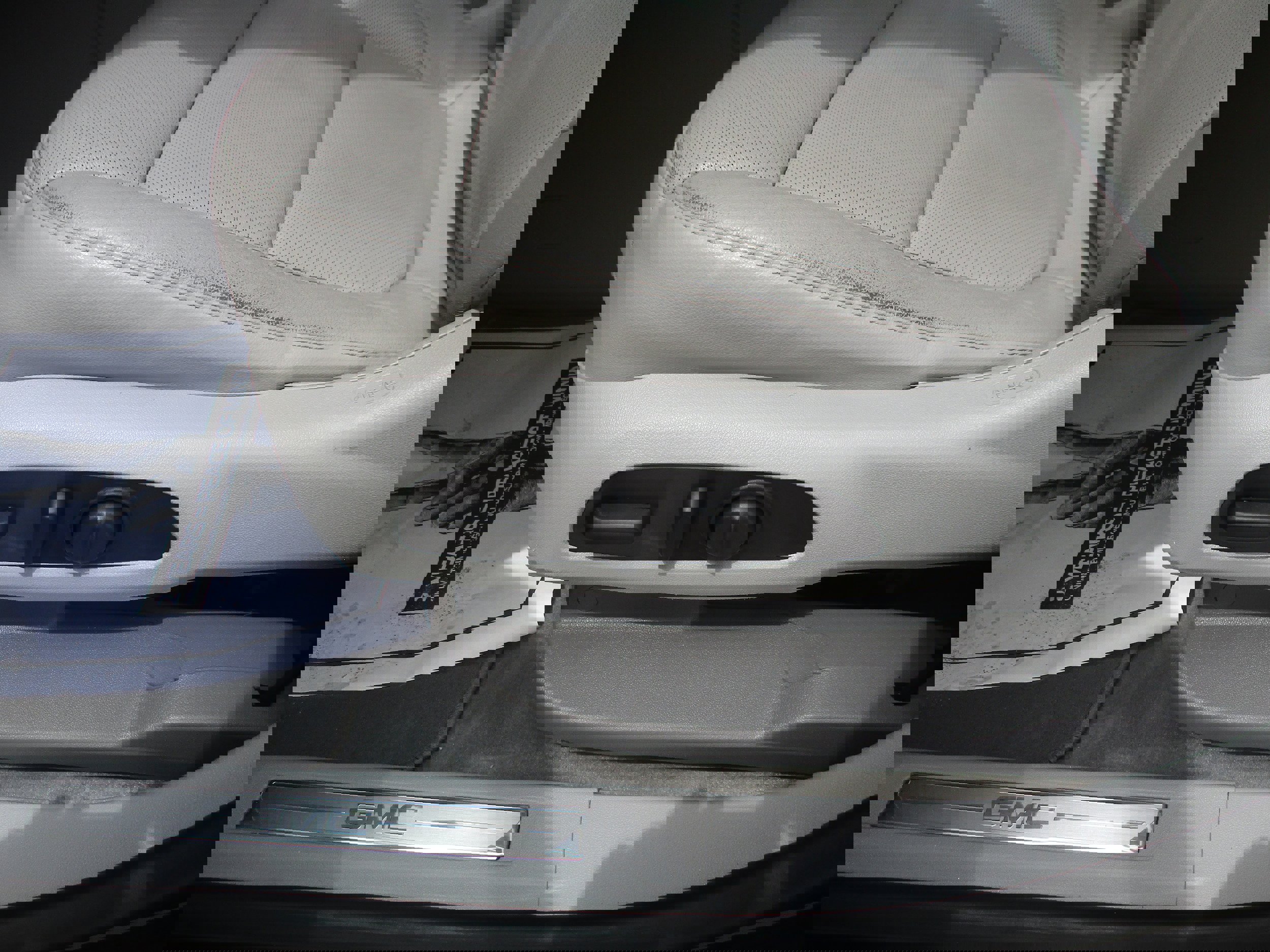 Used 2017 GMC Acadia SLT image 12