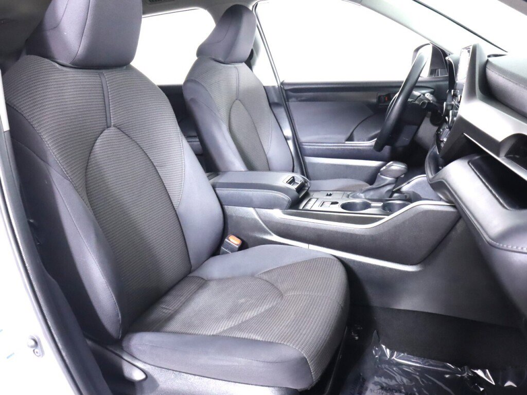 Used 2021 Toyota Highlander LE image 41