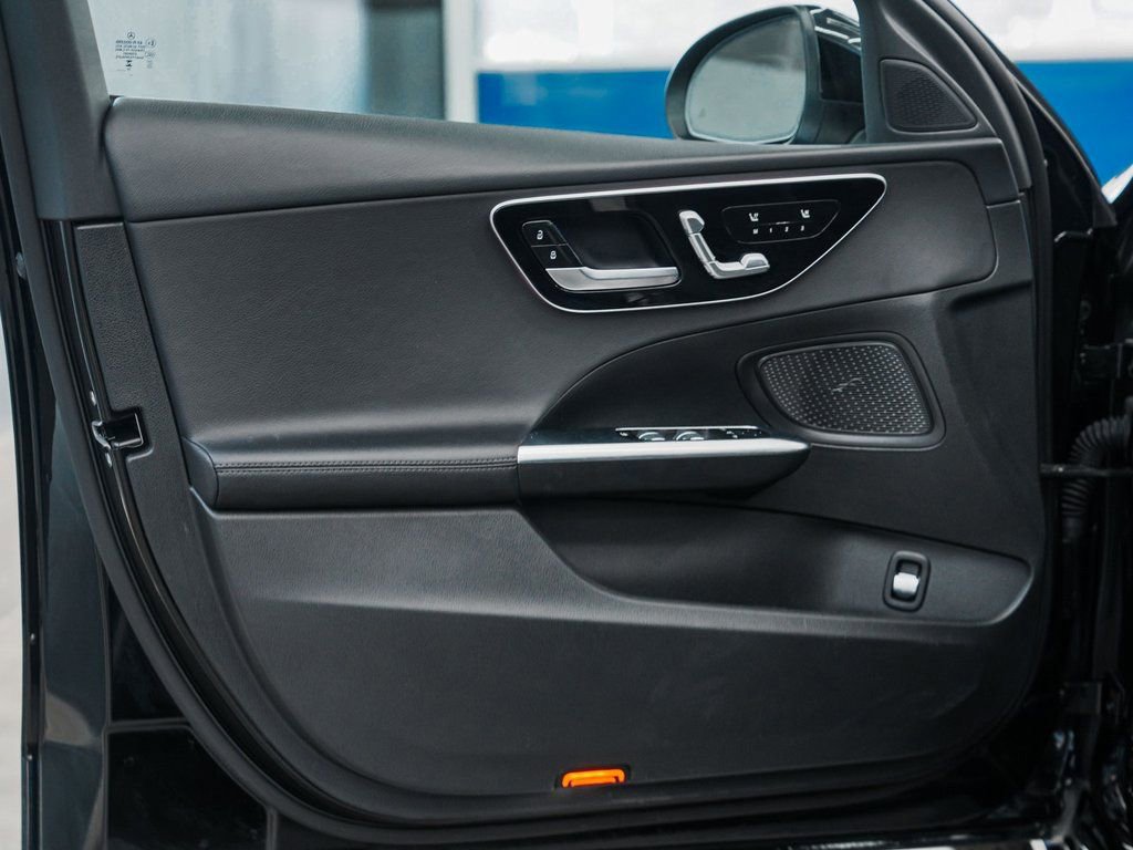 Used 2025 Mercedes-Benz C 300 4MATIC Sedan image 11