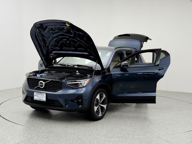 New 2026 Volvo XC40 B4 Plus w/ Climate Package image 9