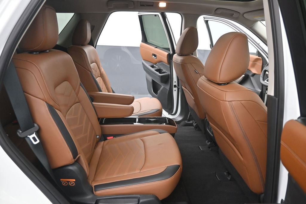 Used 2024 Nissan Pathfinder Platinum FWD image 23