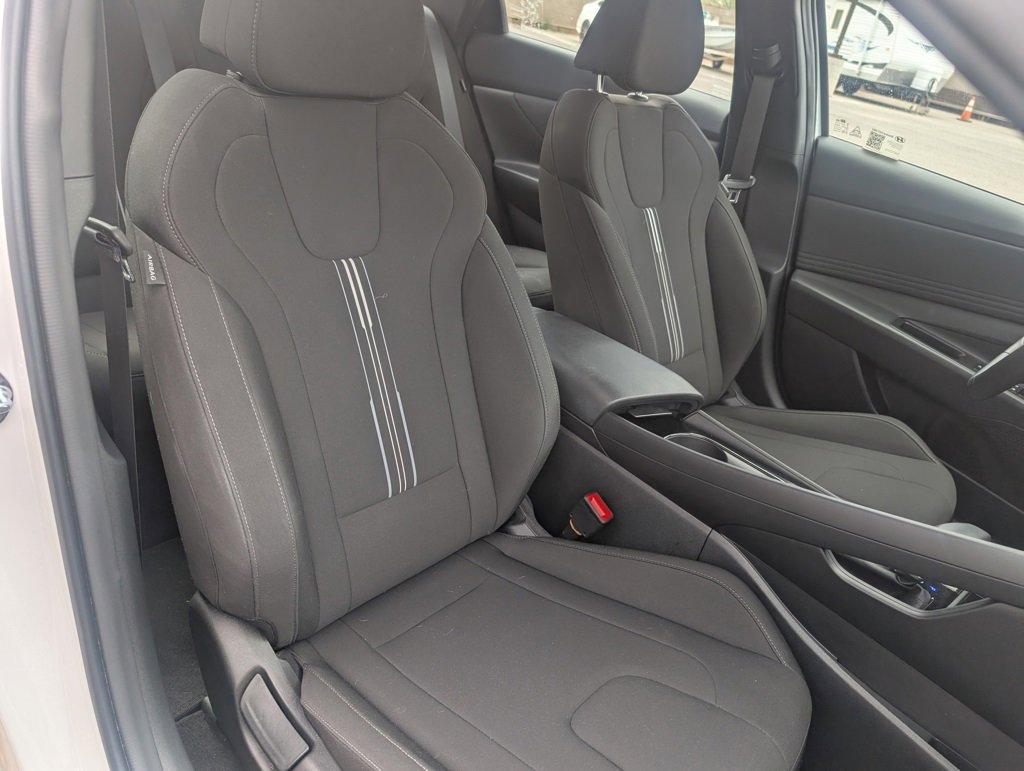 Used 2025 Hyundai Elantra SEL image 11