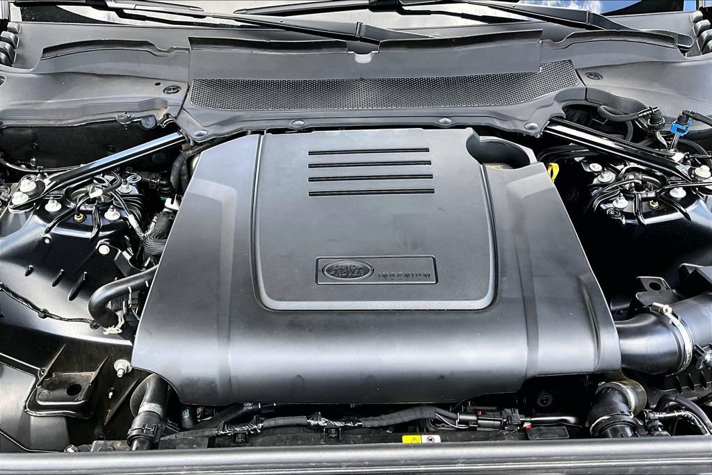 Certified 2025 Land Rover Discovery Dynamic SE AWD/4WD image 9